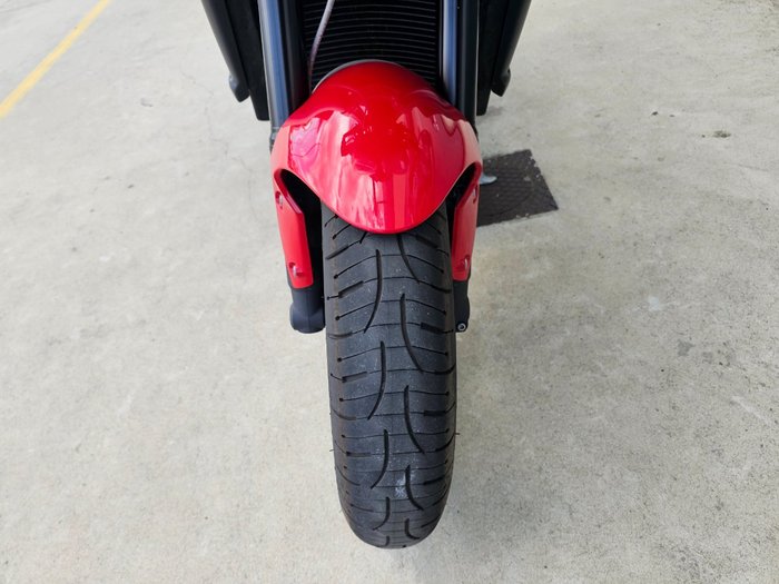 2012 Triumph STREET TRIPLE R Red