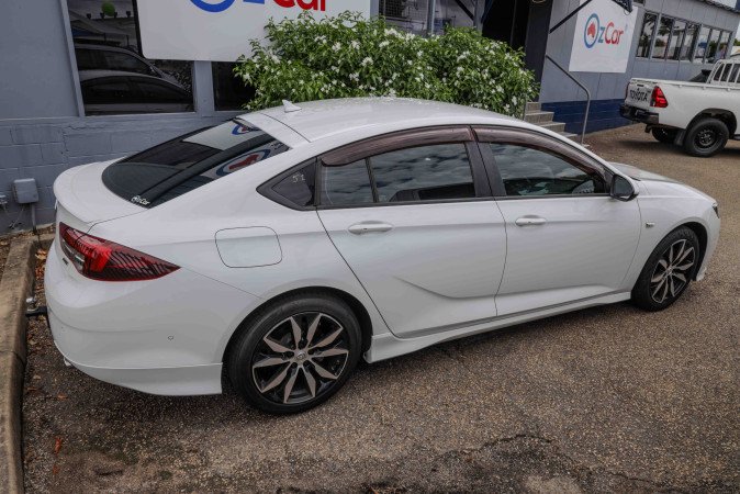 2018 HOLDEN COMMODORE RS