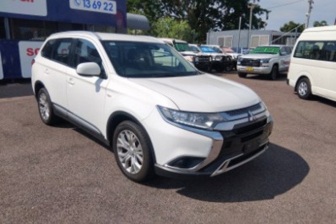 2020 MITSUBISHI OUTLANDER ES 7 SEAT (AWD)