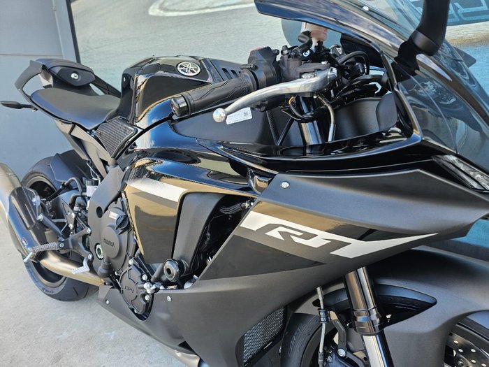 2024 Yamaha YZF-R1 Black