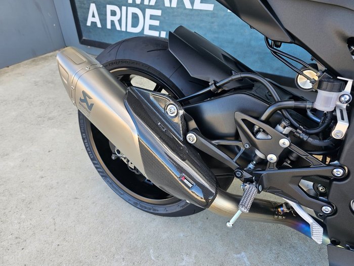 2024 Yamaha YZF-R1 Black