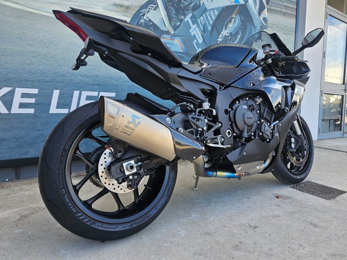 2024 Yamaha YZF-R1 Black