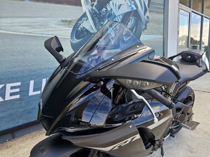 2024 Yamaha YZF-R1 Black