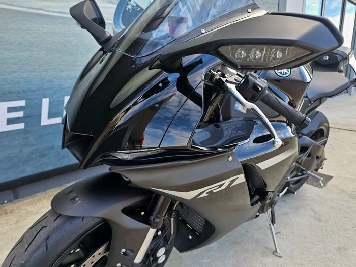 2024 Yamaha YZF-R1 Black