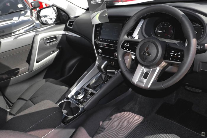 2025 Mitsubishi Pajero Sport GLX