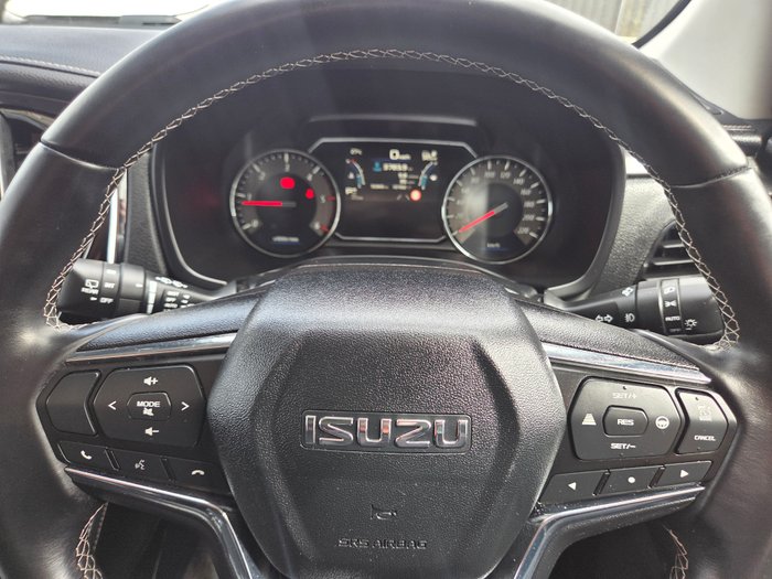 2022 Isuzu MU-X LS-T