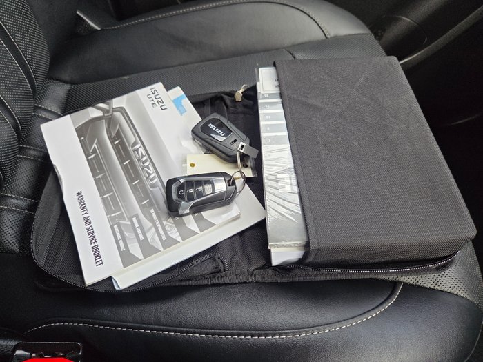 2022 Isuzu MU-X LS-T