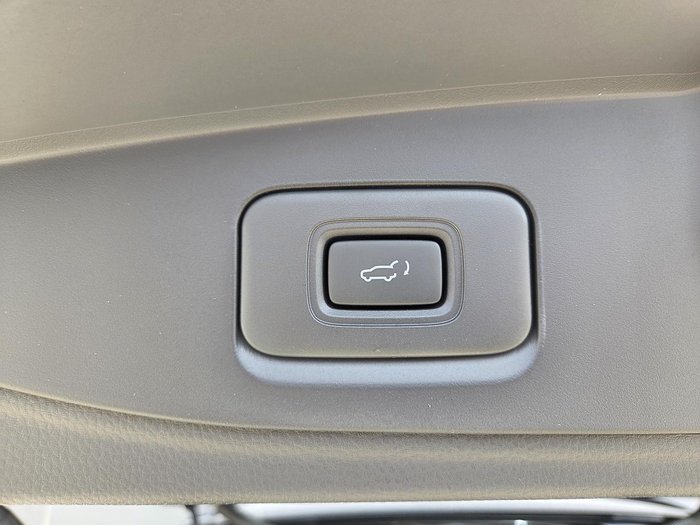 2025 Isuzu MU-X X-TERRAIN