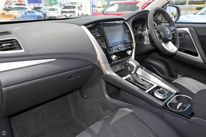 2025 Mitsubishi Pajero Sport GLX