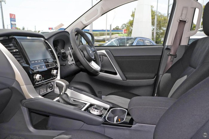 2025 Mitsubishi Pajero Sport GLX