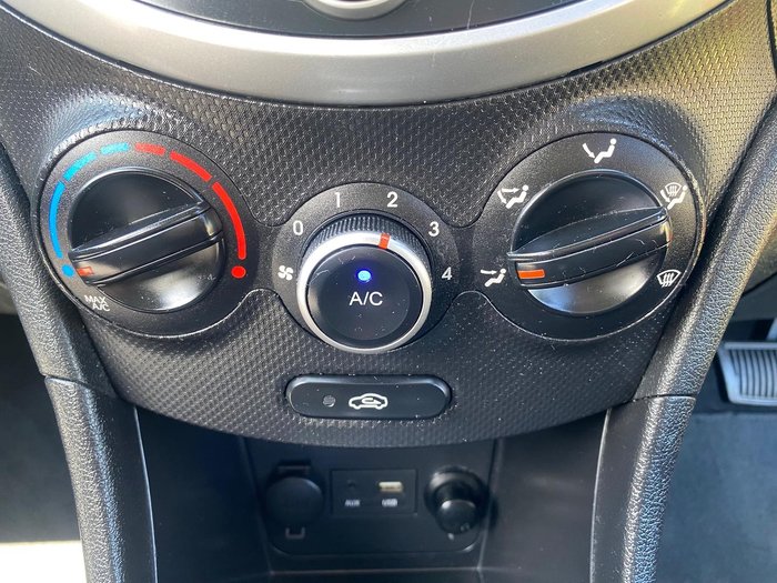 2014 Hyundai Accent Active