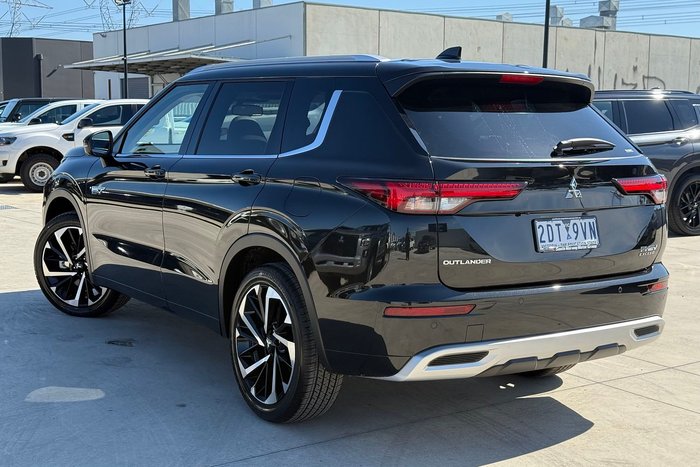 2025 Mitsubishi Outlander PHEV Exceed