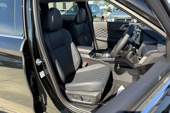 2025 Mitsubishi Outlander PHEV Exceed