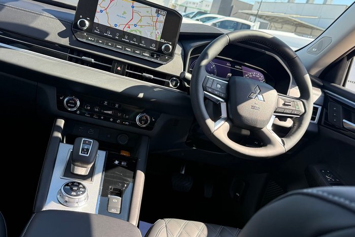 2025 Mitsubishi Outlander PHEV Exceed