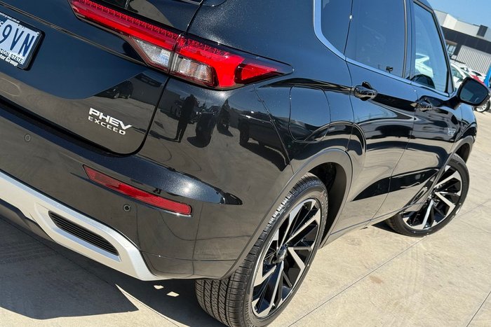 2025 Mitsubishi Outlander PHEV Exceed