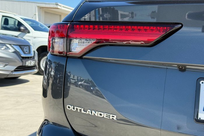 2025 Mitsubishi Outlander PHEV Exceed