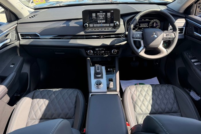 2025 Mitsubishi Outlander PHEV Exceed