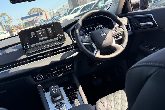 2025 Mitsubishi Outlander PHEV Exceed