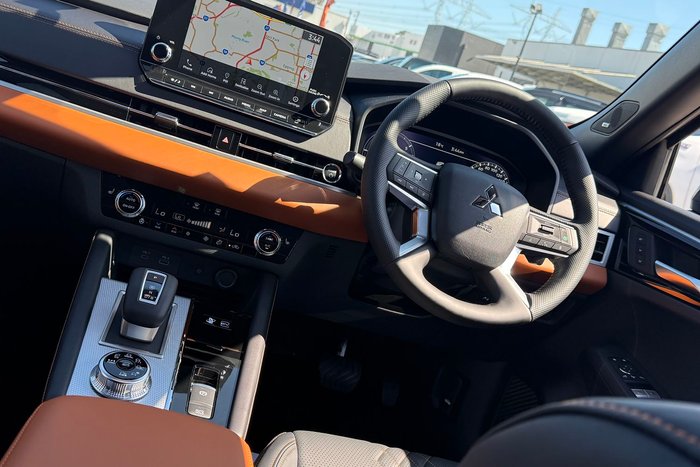 2025 Mitsubishi Outlander PHEV Exceed Tourer