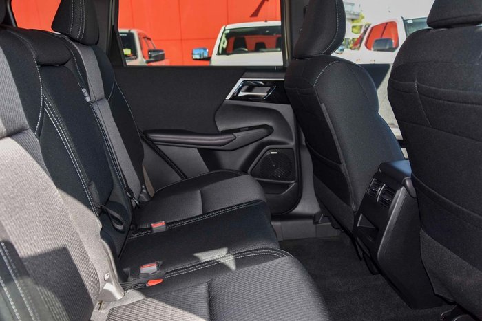 2025 Mitsubishi Outlander LS