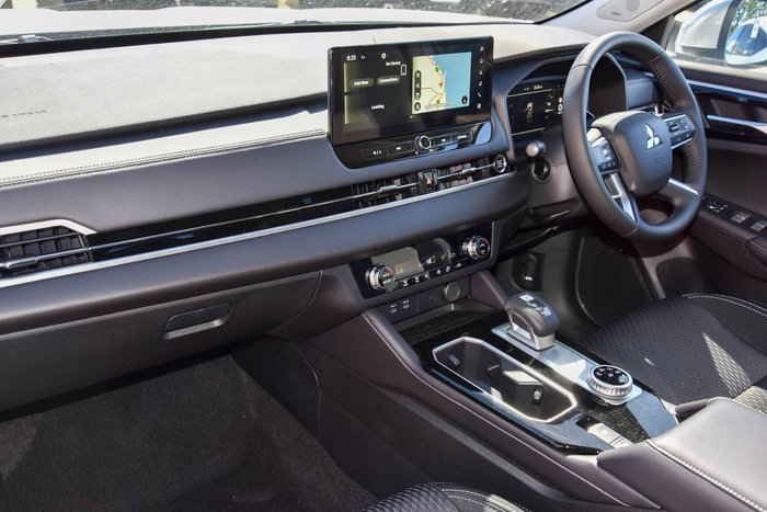 2025 Mitsubishi Outlander LS