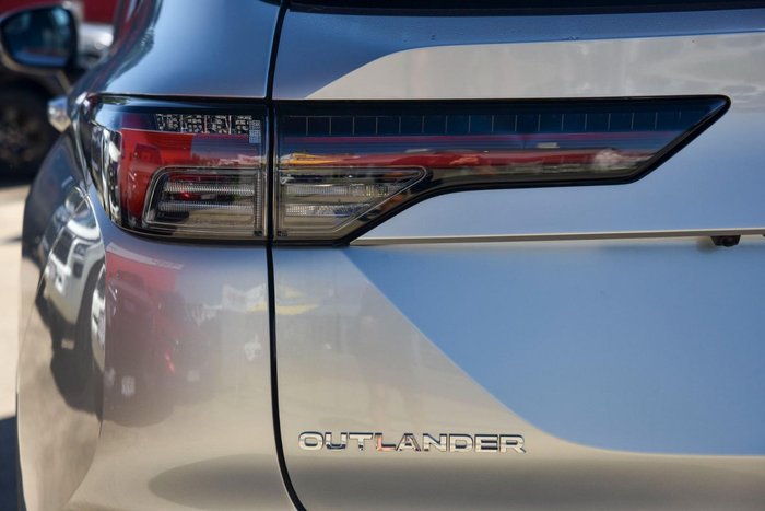 2025 Mitsubishi Outlander LS