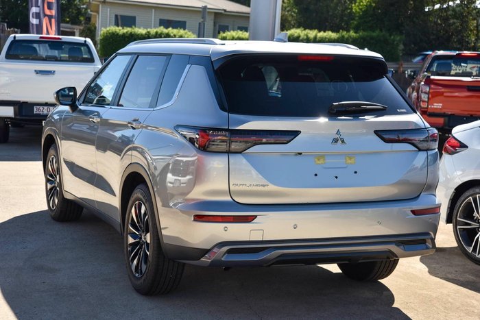 2025 Mitsubishi Outlander LS