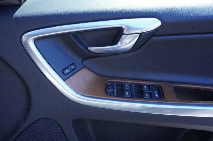 2015 Volvo XC60 D4 Luxury