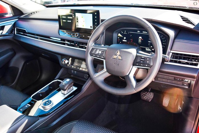 2025 Mitsubishi Outlander ES