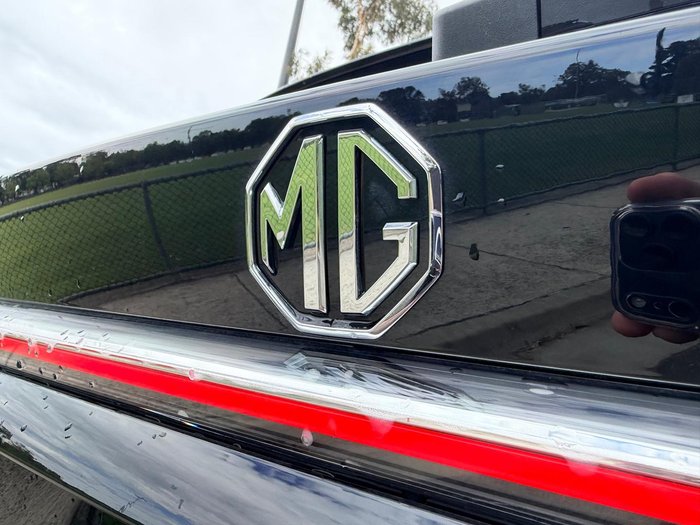 2025 MG HS Essence AS33 MY25 Black Pearl