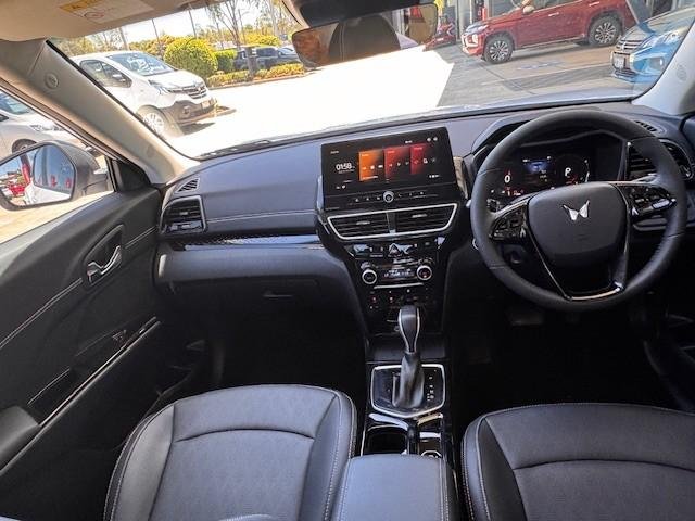 2025 Mahindra XUV3XO AX7L