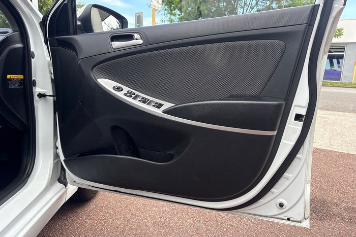 2014 Hyundai Accent Active