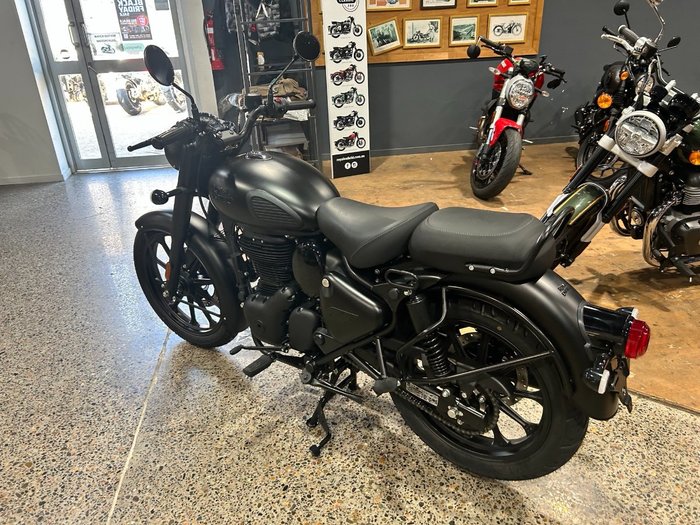 2025 Royal Enfield CLASSIC 350 DARK STEALTH BLACK