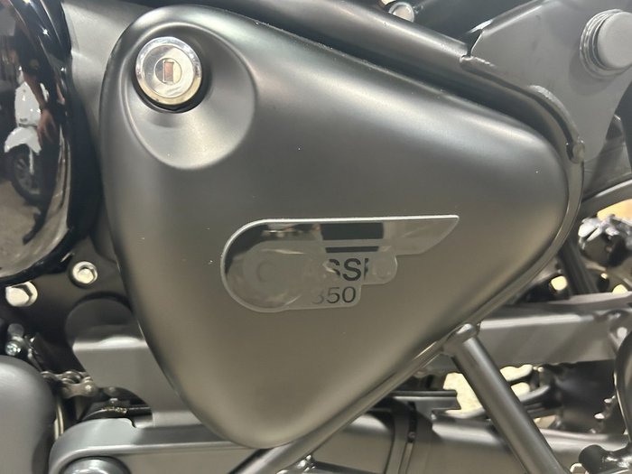 2025 Royal Enfield CLASSIC 350 DARK STEALTH BLACK