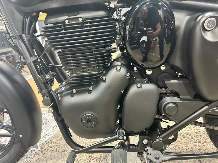 2025 Royal Enfield CLASSIC 350 DARK STEALTH BLACK