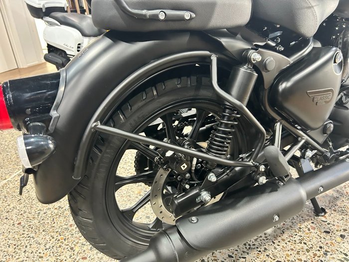 2025 Royal Enfield CLASSIC 350 DARK STEALTH BLACK