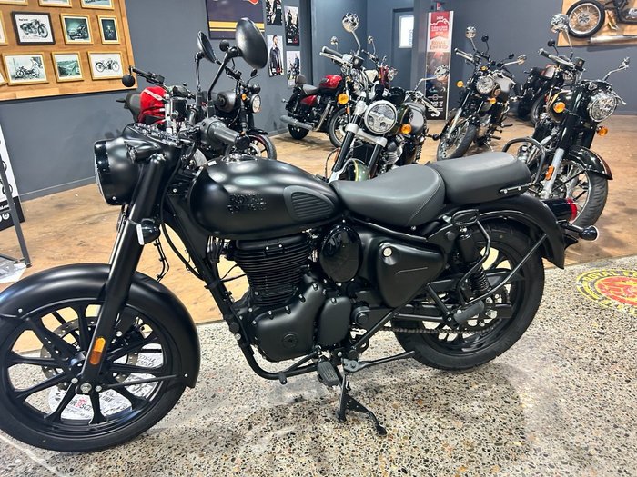 2025 Royal Enfield CLASSIC 350 DARK STEALTH BLACK