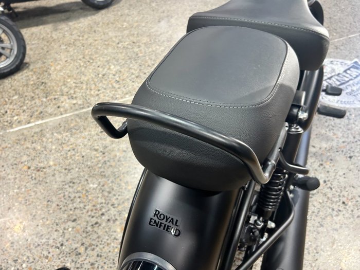 2025 Royal Enfield CLASSIC 350 DARK STEALTH BLACK