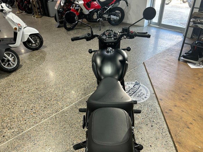 2025 Royal Enfield CLASSIC 350 DARK STEALTH BLACK