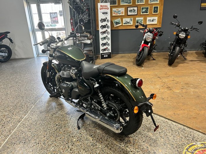 2025 Royal Enfield SUPER METEOR 650 Interstellar Green