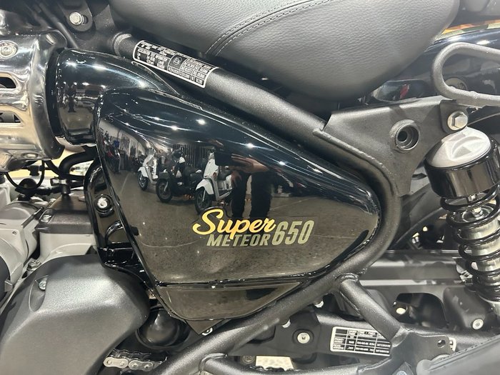2025 Royal Enfield SUPER METEOR 650 Interstellar Green