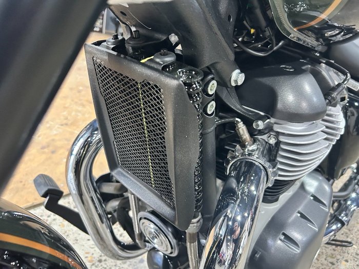 2025 Royal Enfield SUPER METEOR 650 Interstellar Green