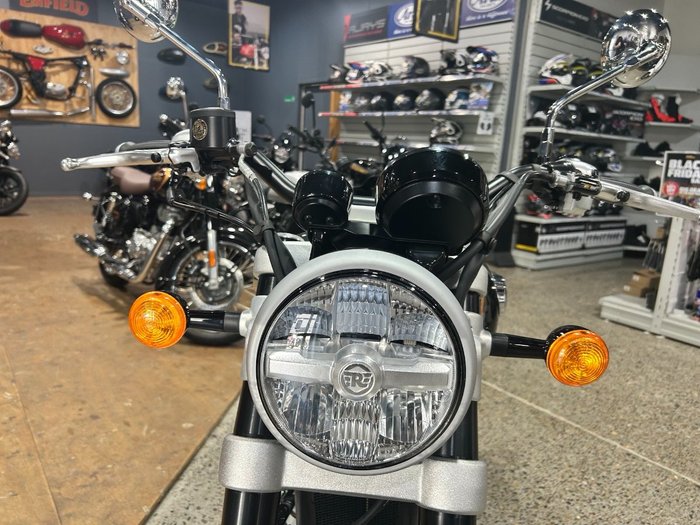 2025 Royal Enfield SUPER METEOR 650 Interstellar Green