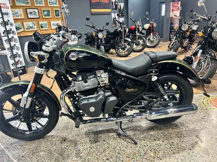 2025 Royal Enfield SUPER METEOR 650 Interstellar Green