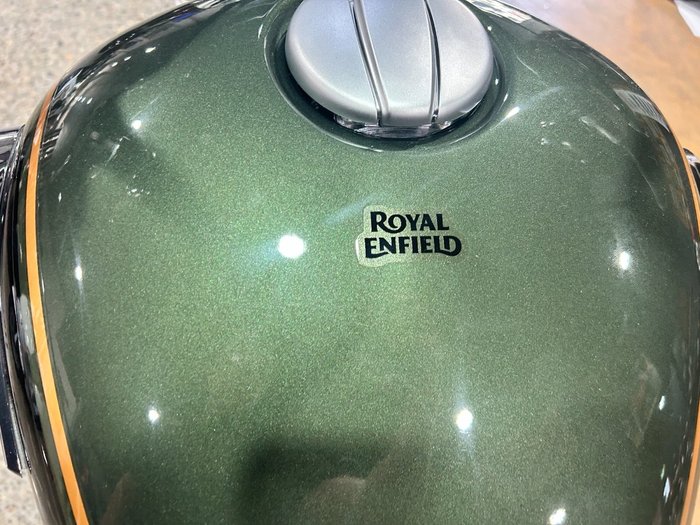 2025 Royal Enfield SUPER METEOR 650 Interstellar Green