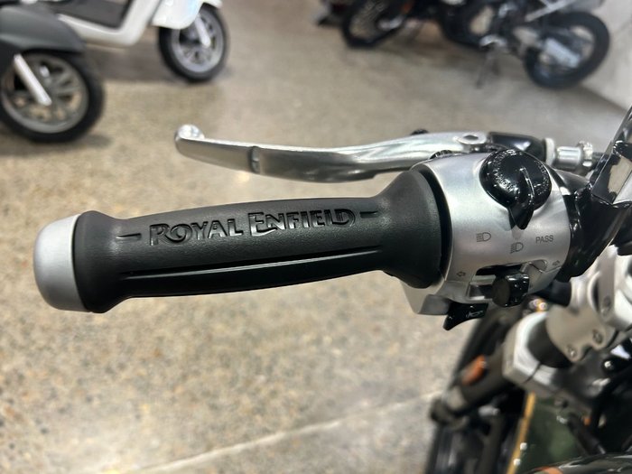 2025 Royal Enfield SUPER METEOR 650 Interstellar Green