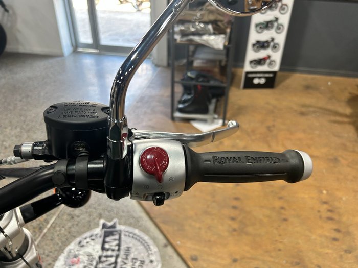 2025 Royal Enfield SUPER METEOR 650 Interstellar Green