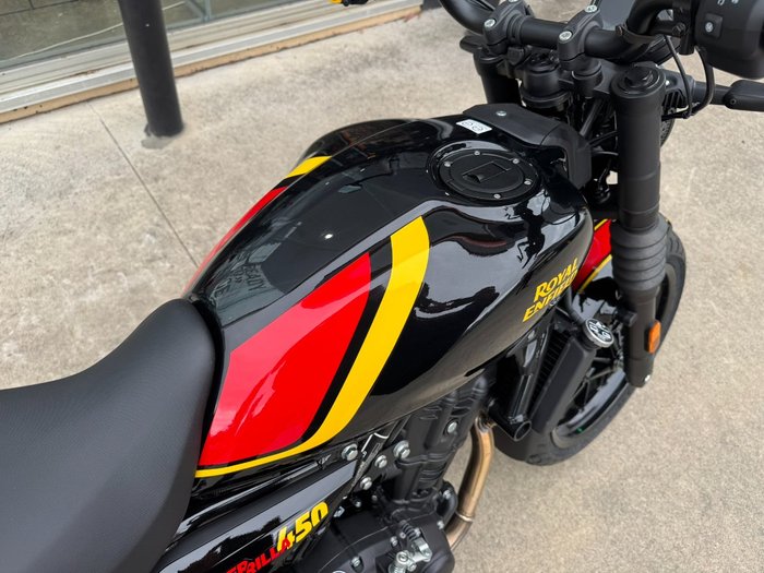 2025 Royal Enfield (see Also Enfiel GUERILLA 450