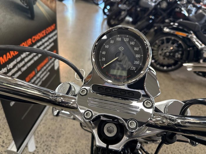 2014 Harley-Davidson SuperLow 1200T (XL1200T) Sportster Black