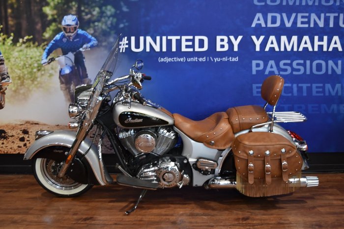 2016 Indian CHIEF CLASSIC Chrome / Silver